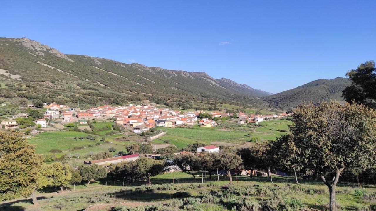 Casa Rural La Colmena Del Geoparque Navatrasierra Exteriér fotografie